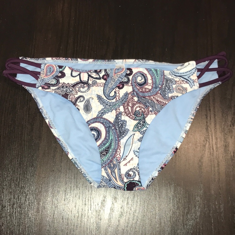 💥 Last Chance! NWOT Bikini Bottom Paisley Print